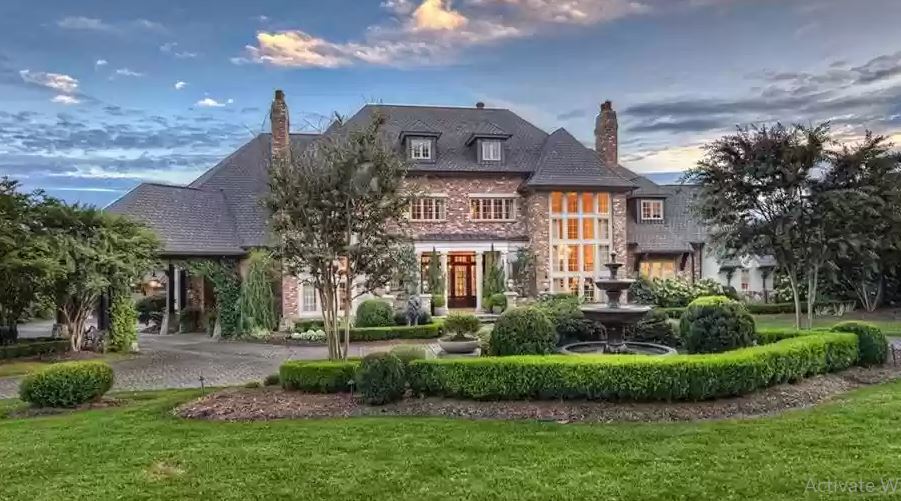 Gordon Hayward House: The Charlotte Pad - Urban Splatter