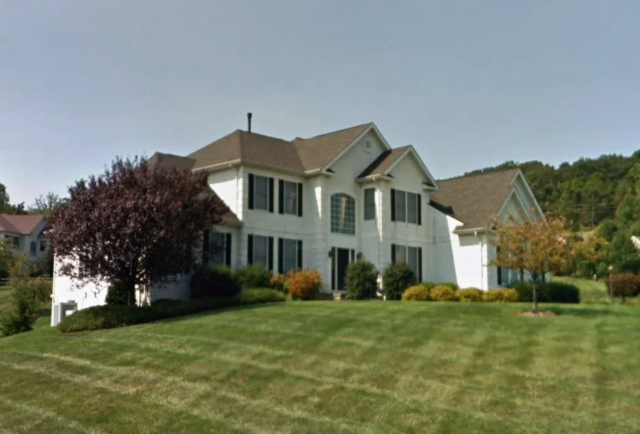 Lori Greiner House: The Pennsylvania Compound - Urban Splatter